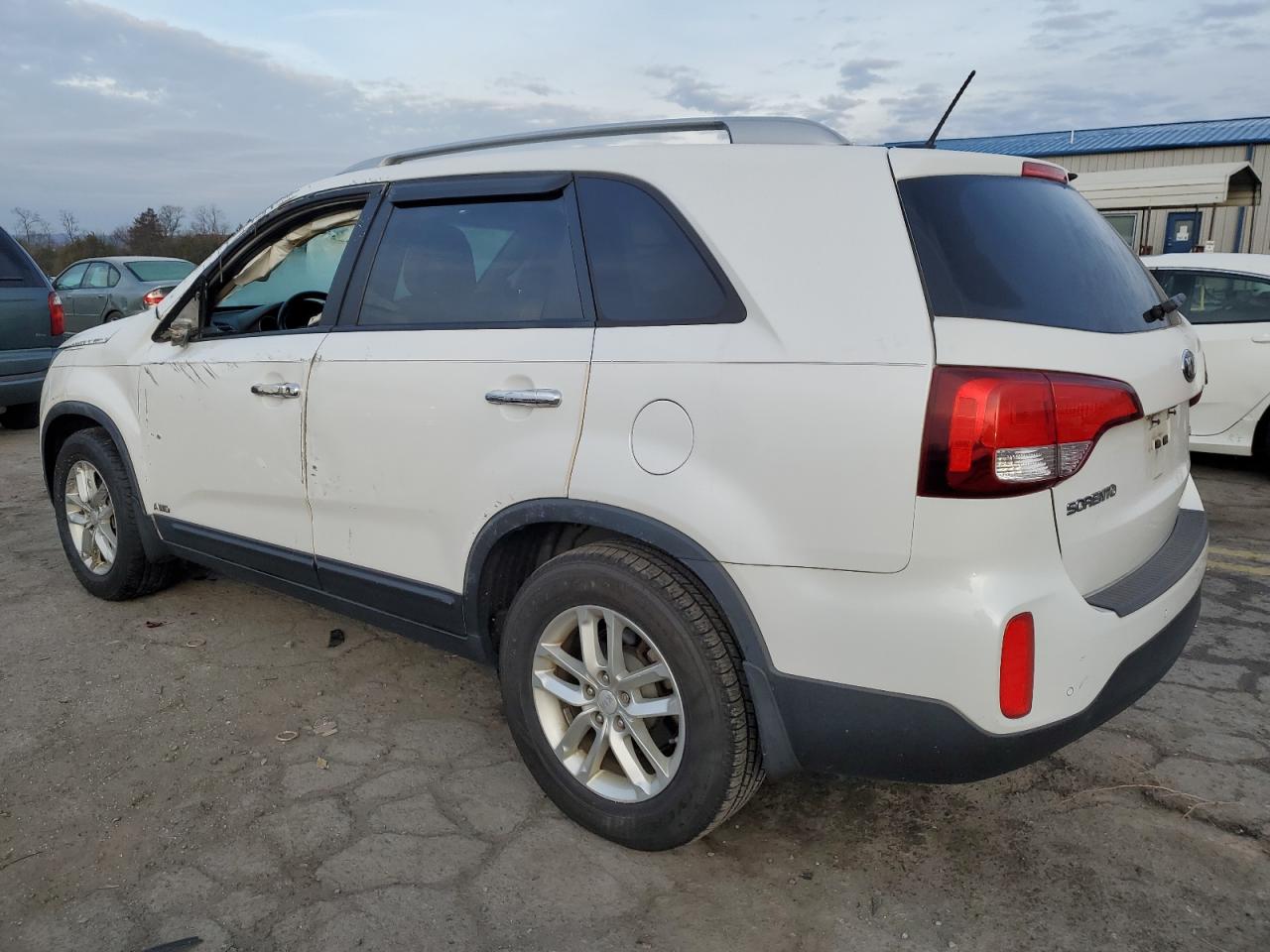 VIN 5XYKTCA65FG653916 2015 KIA SORENTO no.2