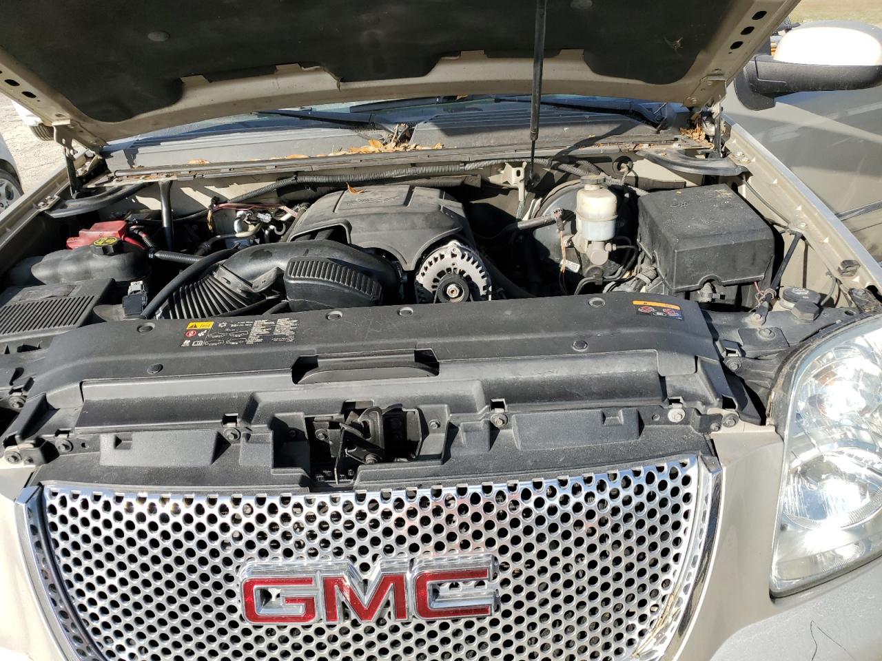 2013 GMC Yukon - Image 12