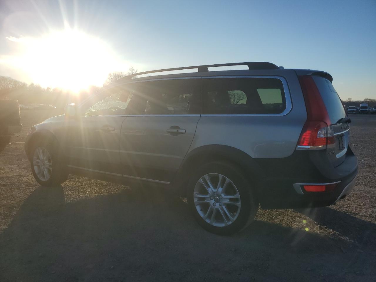 2016 Volvo XC70 - Image 2