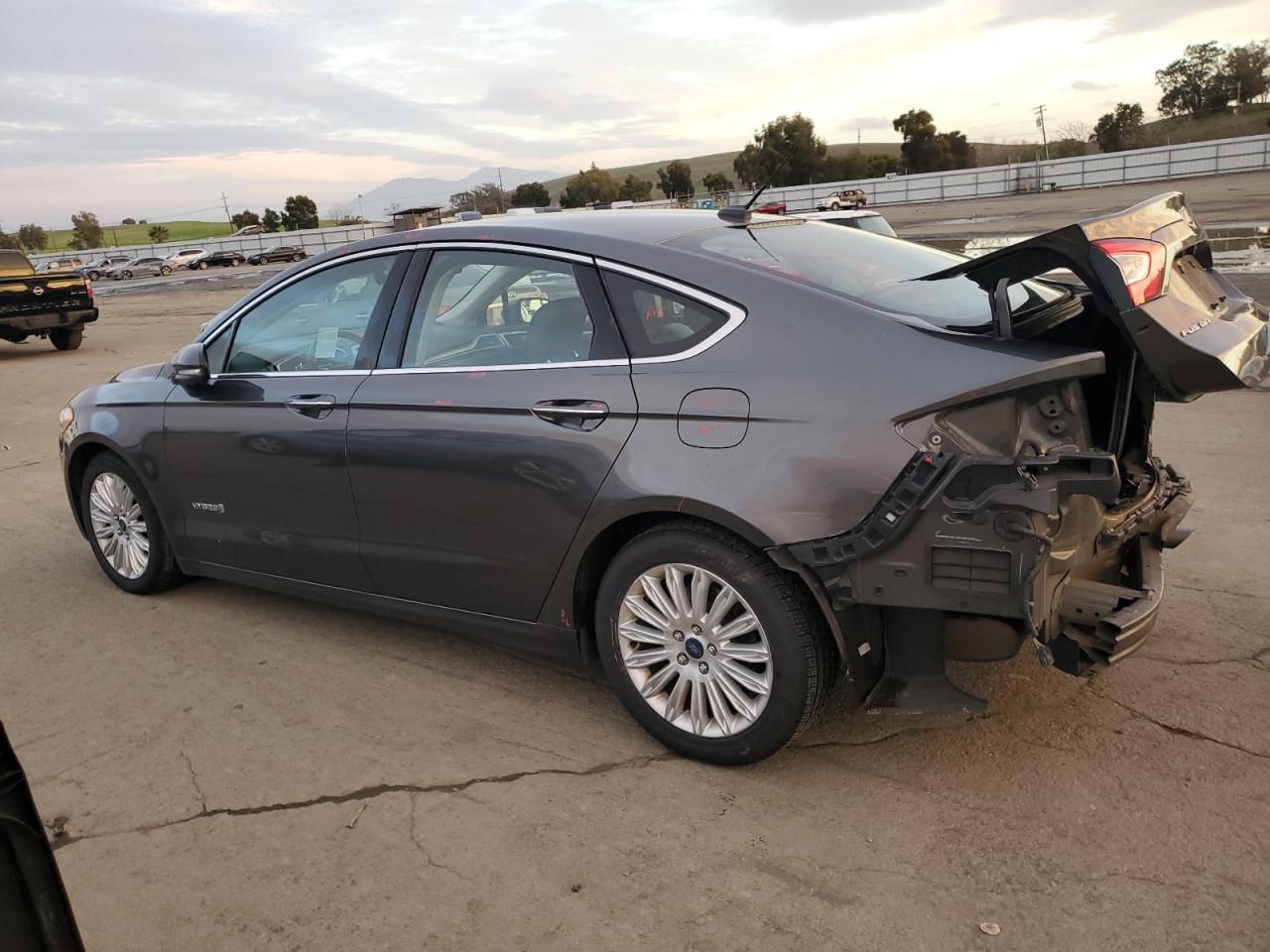 VIN 3FA6P0LU1FR151352 2015 FORD FUSION no.2