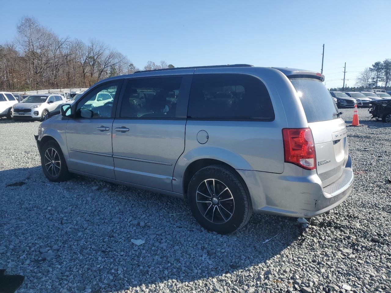 2017 Dodge Caravan - Image 2