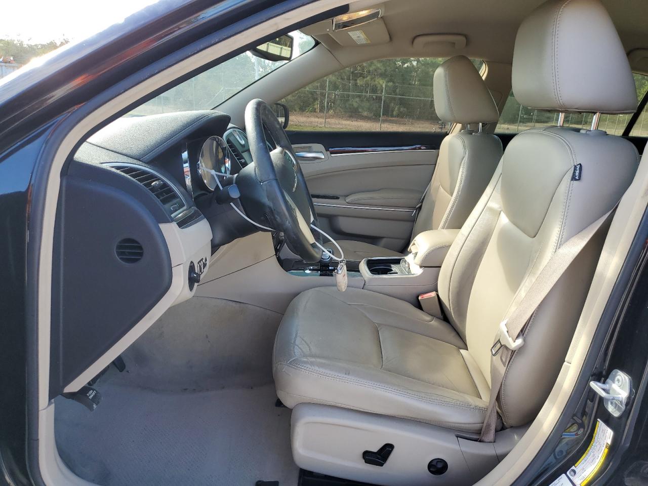 2012 Chrysler 300 - Image 7