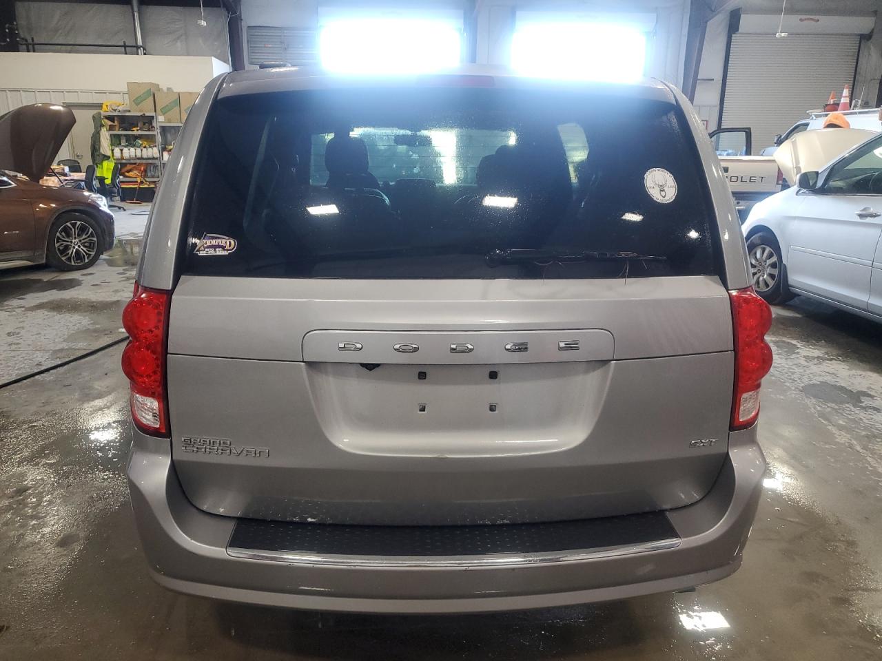 2014 Dodge Caravan - Image 6