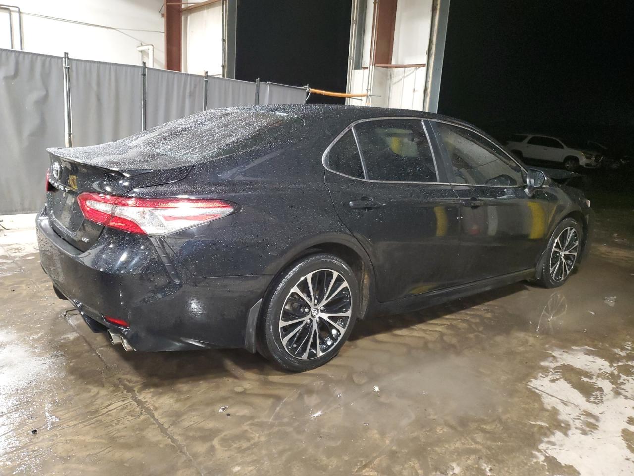 VIN 4T1B11HK8JU144578 2018 TOYOTA CAMRY no.3