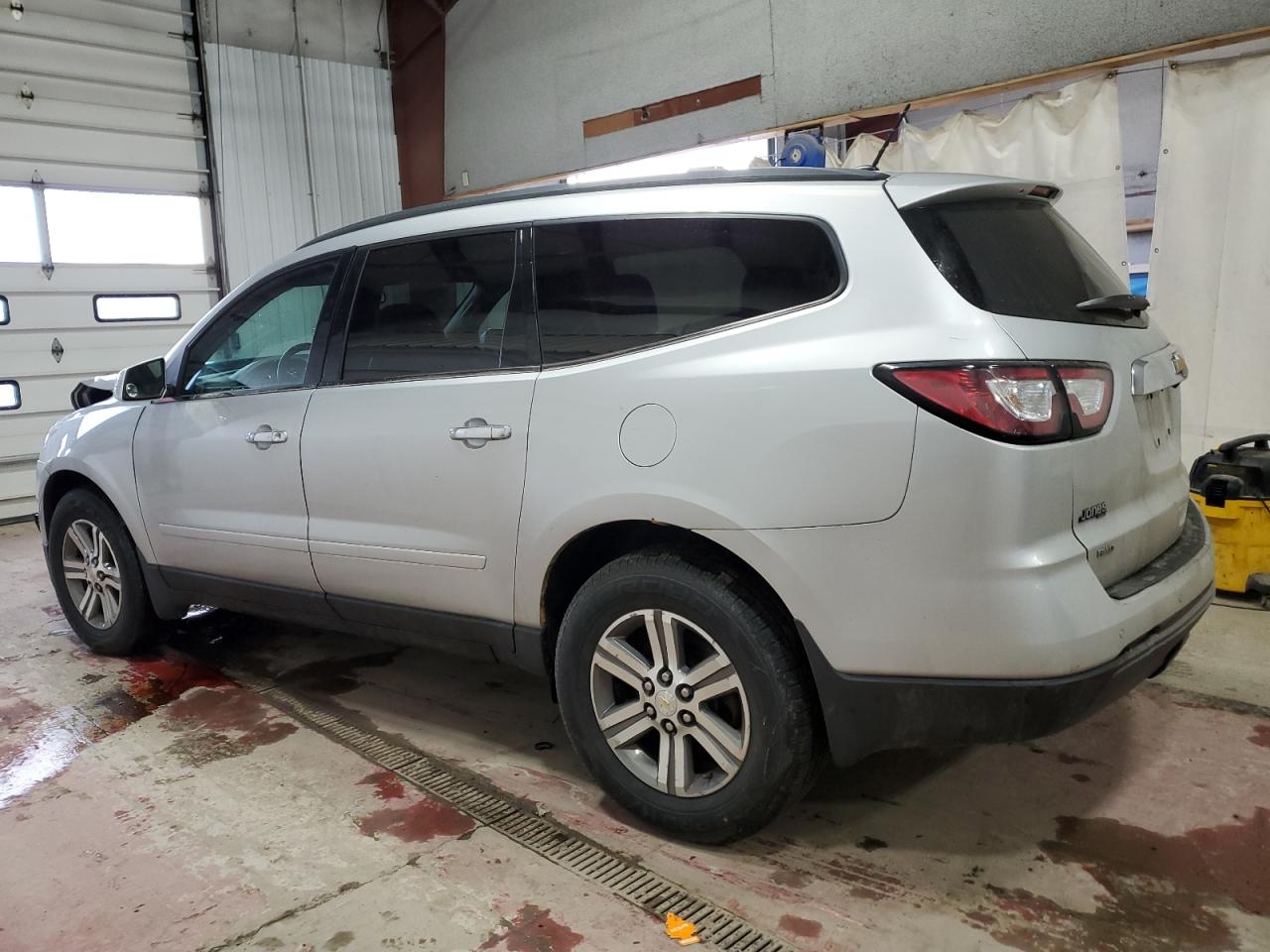 VIN 1GNKVHKD5FJ329201 2015 CHEVROLET TRAVERSE no.2