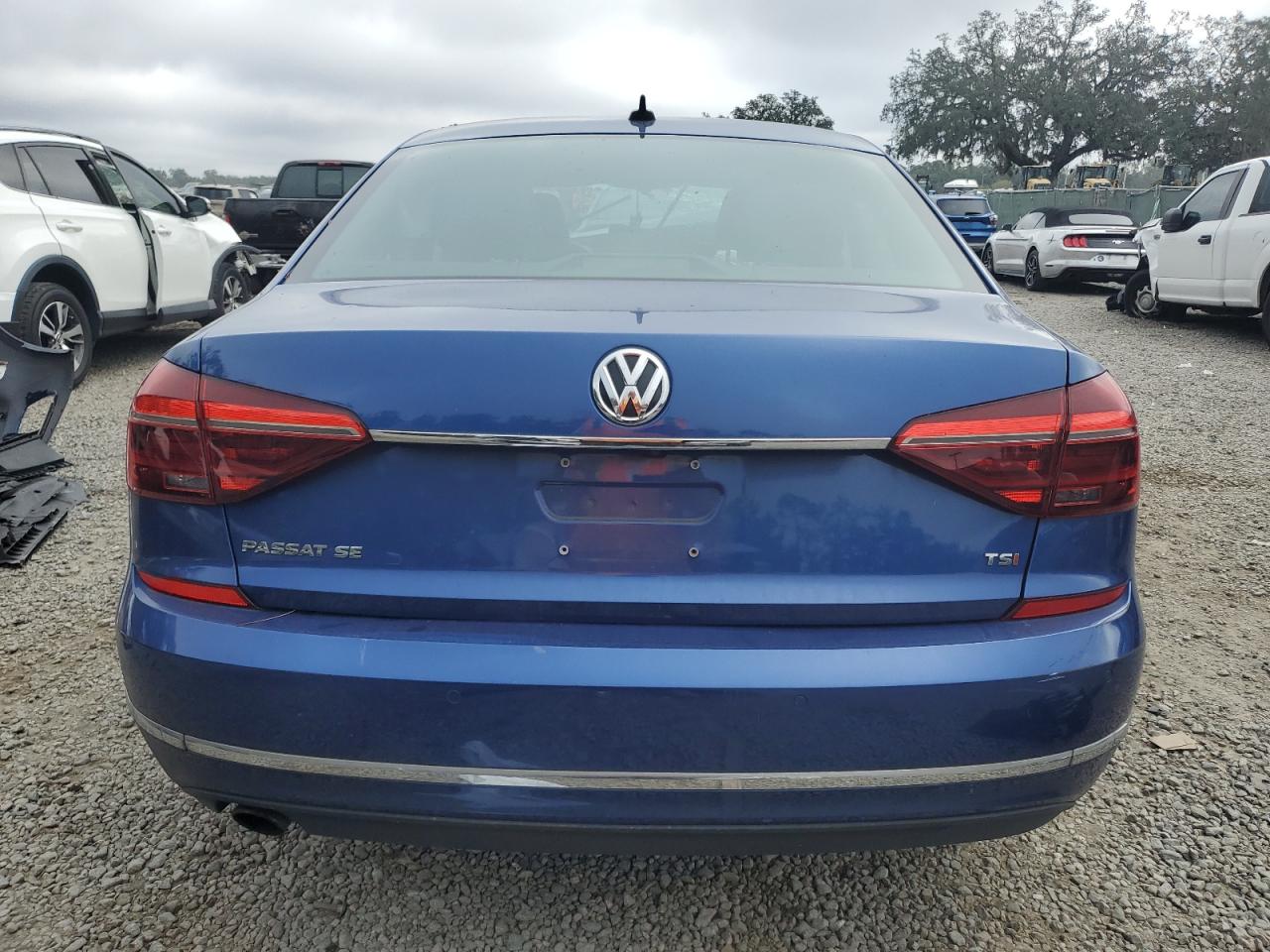 VIN 1VWGT7A32HC067505 2017 VOLKSWAGEN PASSAT no.6