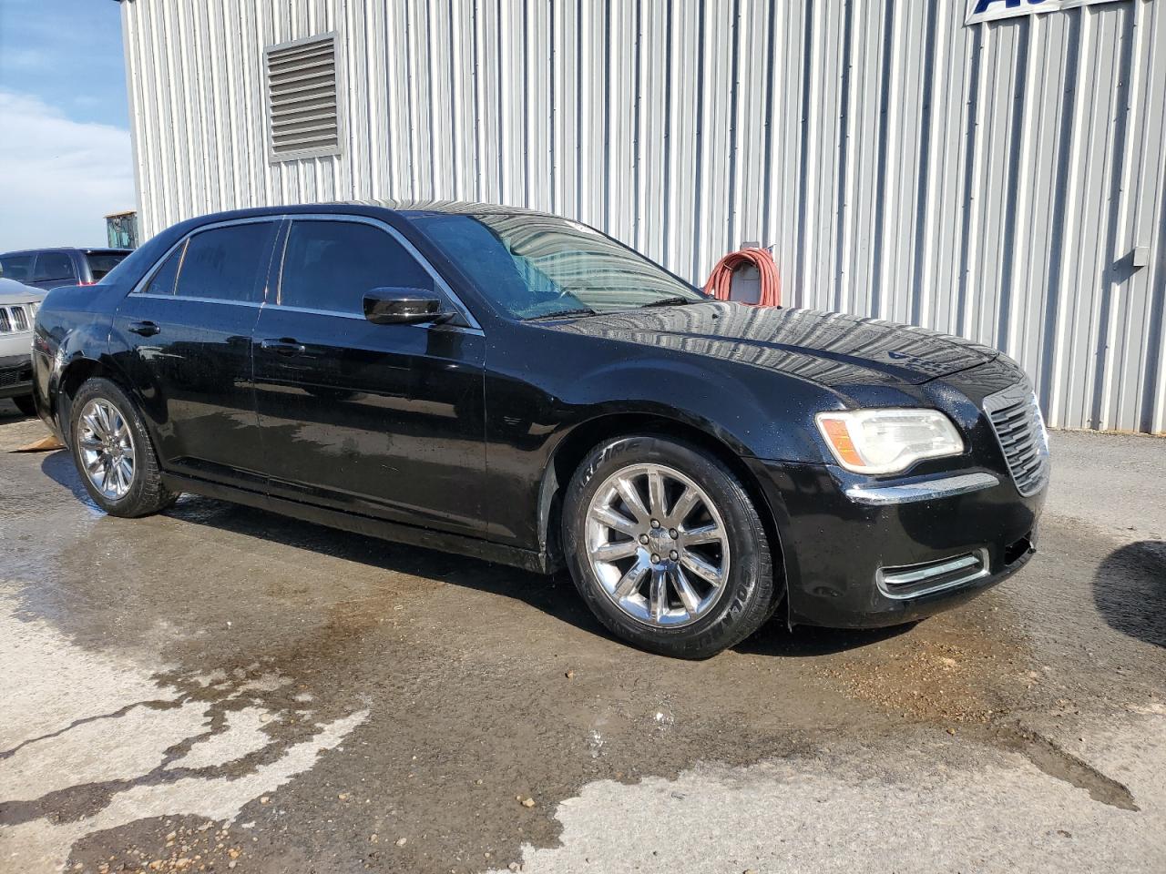 VIN 2C3CCAAG2DH599043 2013 CHRYSLER 300 no.4