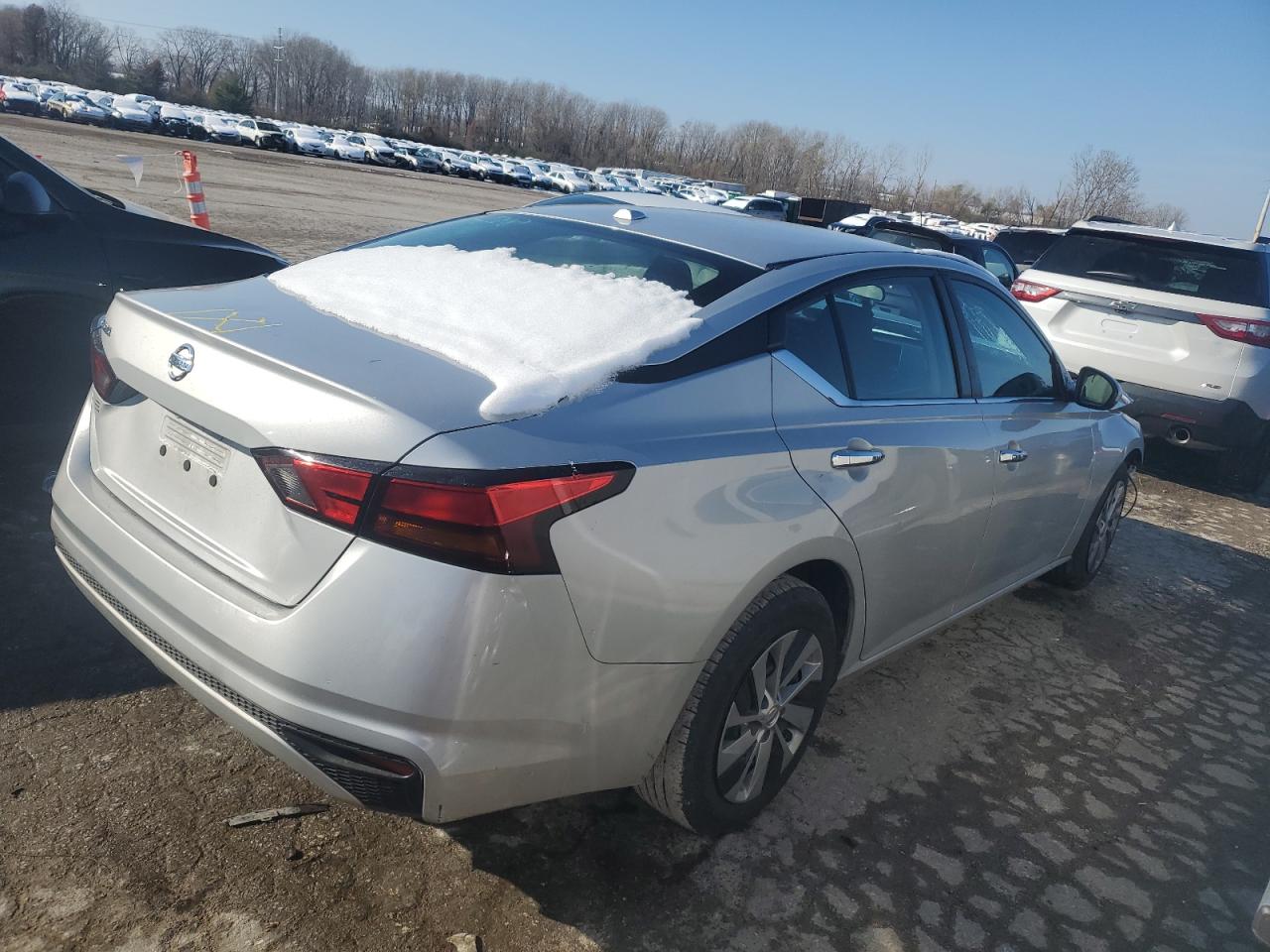 2020 Nissan Altima - Image 3