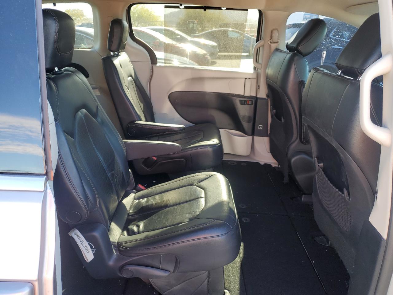 2019 Chrysler Pacifica - Image 11