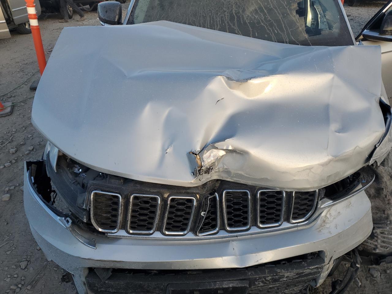 2021 Jeep Grand Cherokee - Image 11