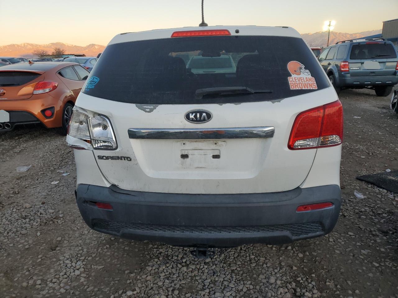 2011 Kia Sorento Base VIN: 5XYKT3A11BG034843 Lot: 83899634