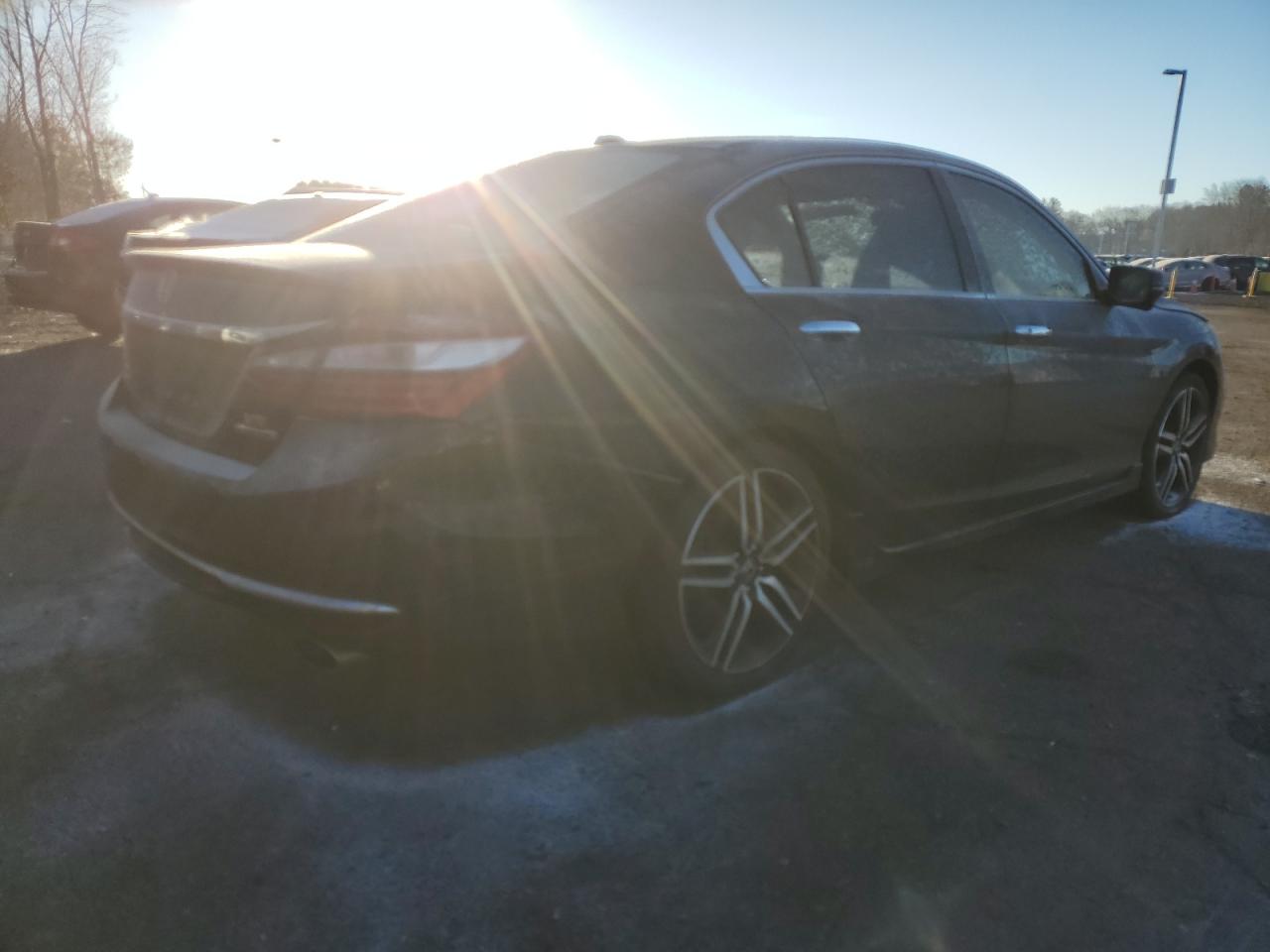 VIN 1HGCR3F93HA044706 2017 HONDA ACCORD no.3