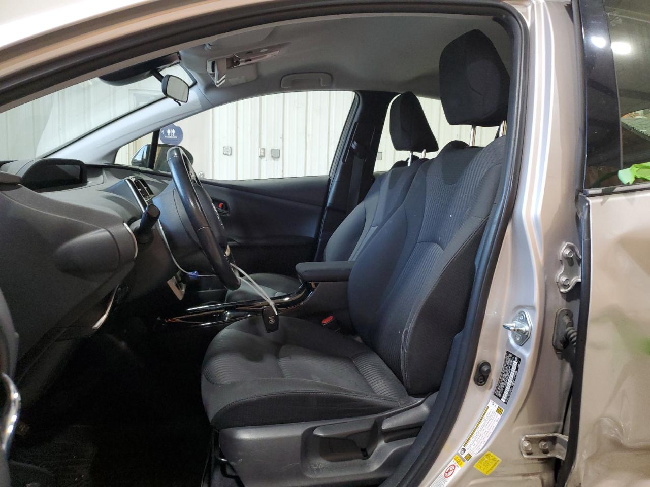 2017 Toyota Prius - Image 7
