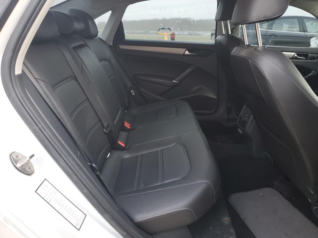 2020 Volkswagen Passat - Image 10