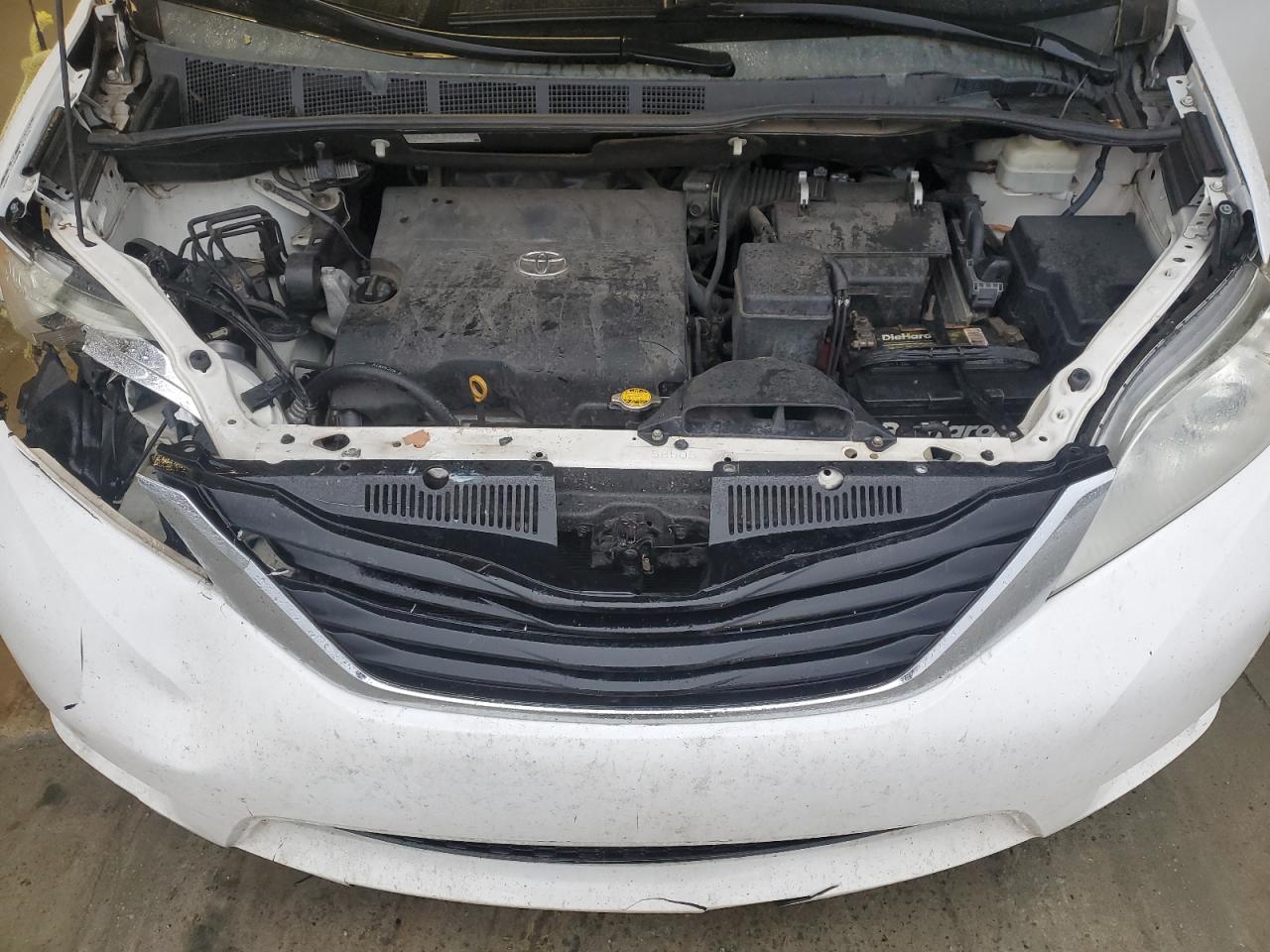 2012 Toyota Sienna - Image 14