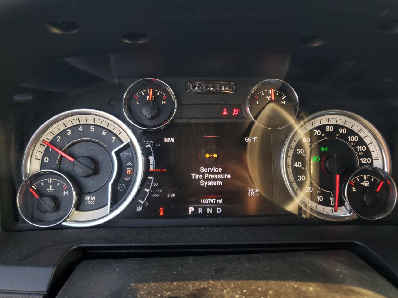 2013 RAM 1500 - Image 9