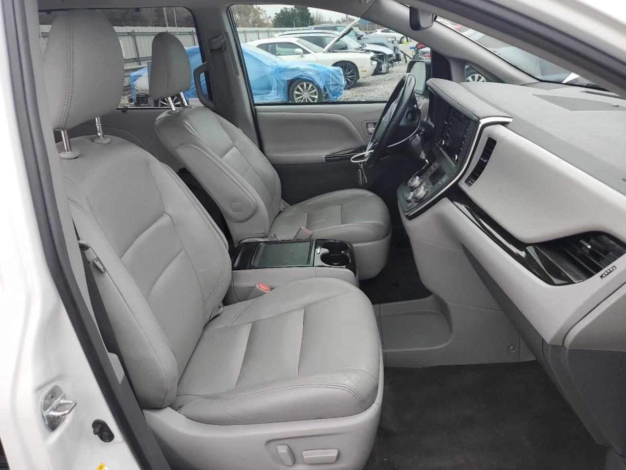 2018 Toyota Sienna - Image 7