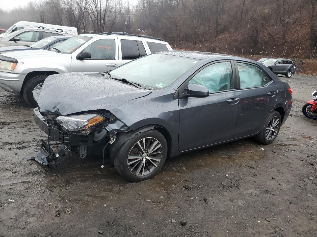 VIN 2T1BURHE2JC057194 2018 TOYOTA COROLLA no.1