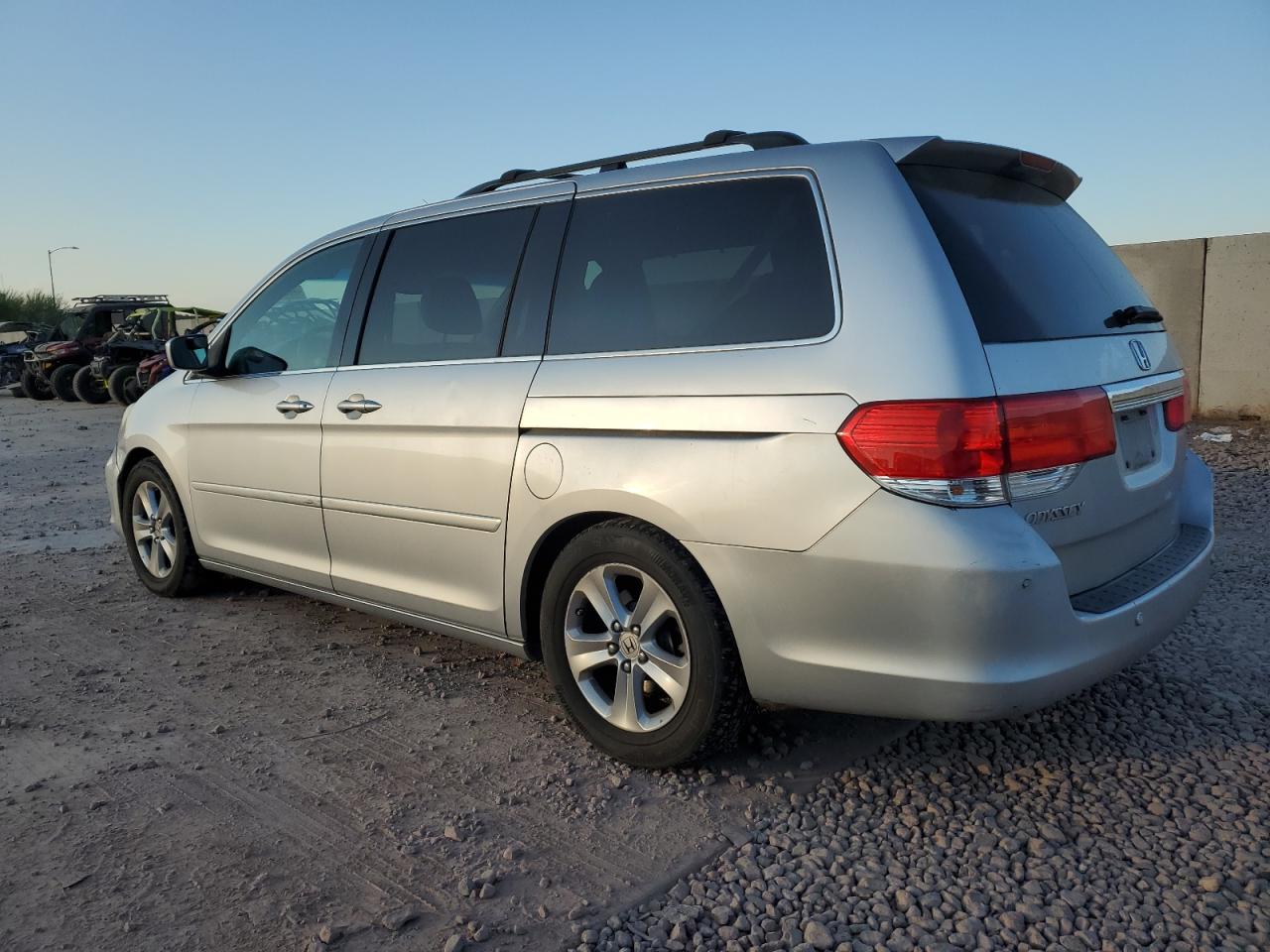 2010 Honda Odyssey - Image 2