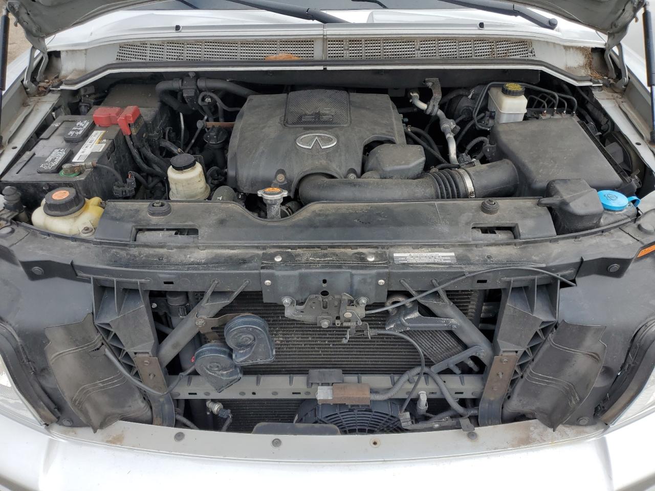 2010 Infiniti QX56 - Image 12