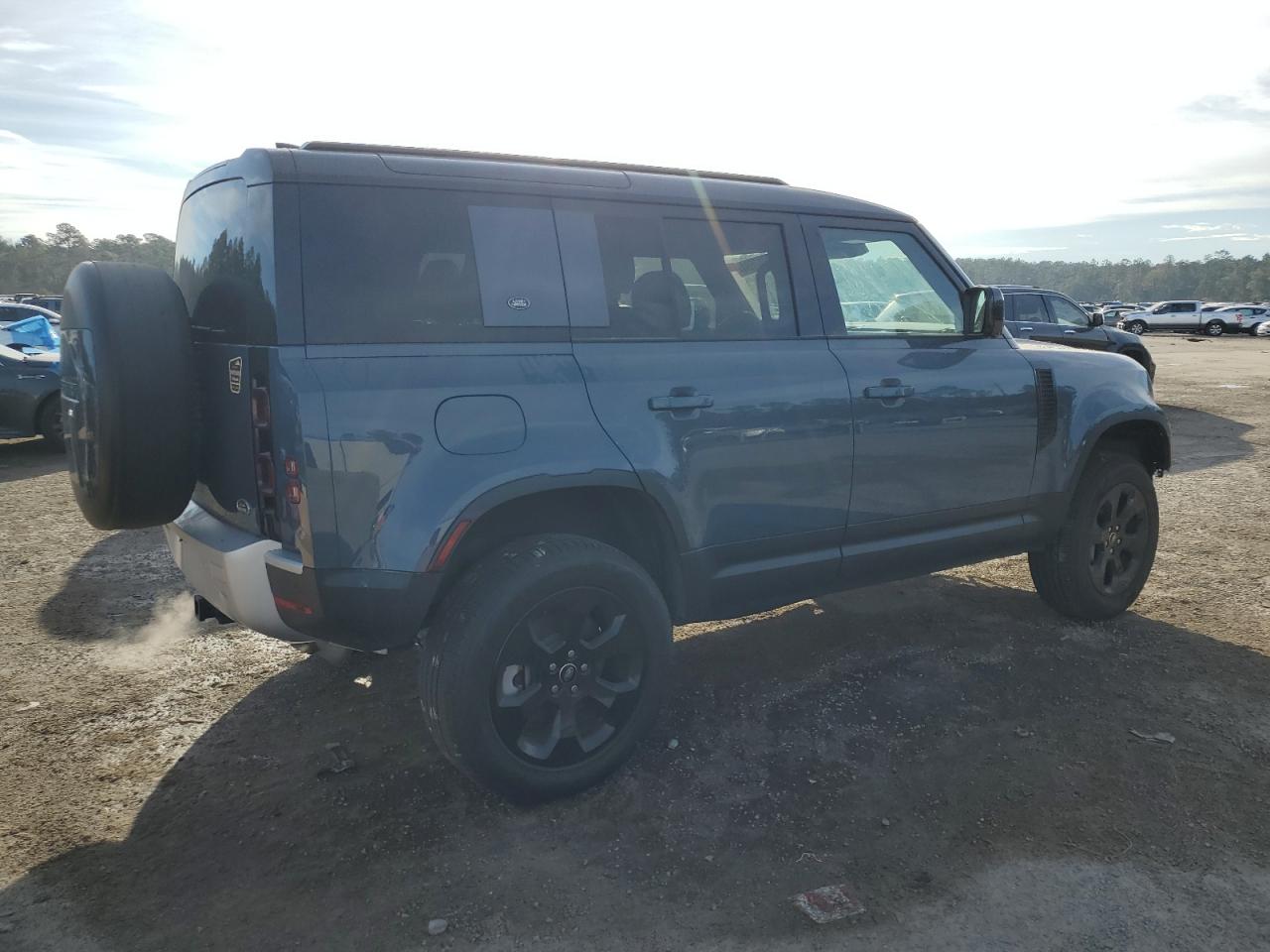 2023 Land Rover Defender - Image 3