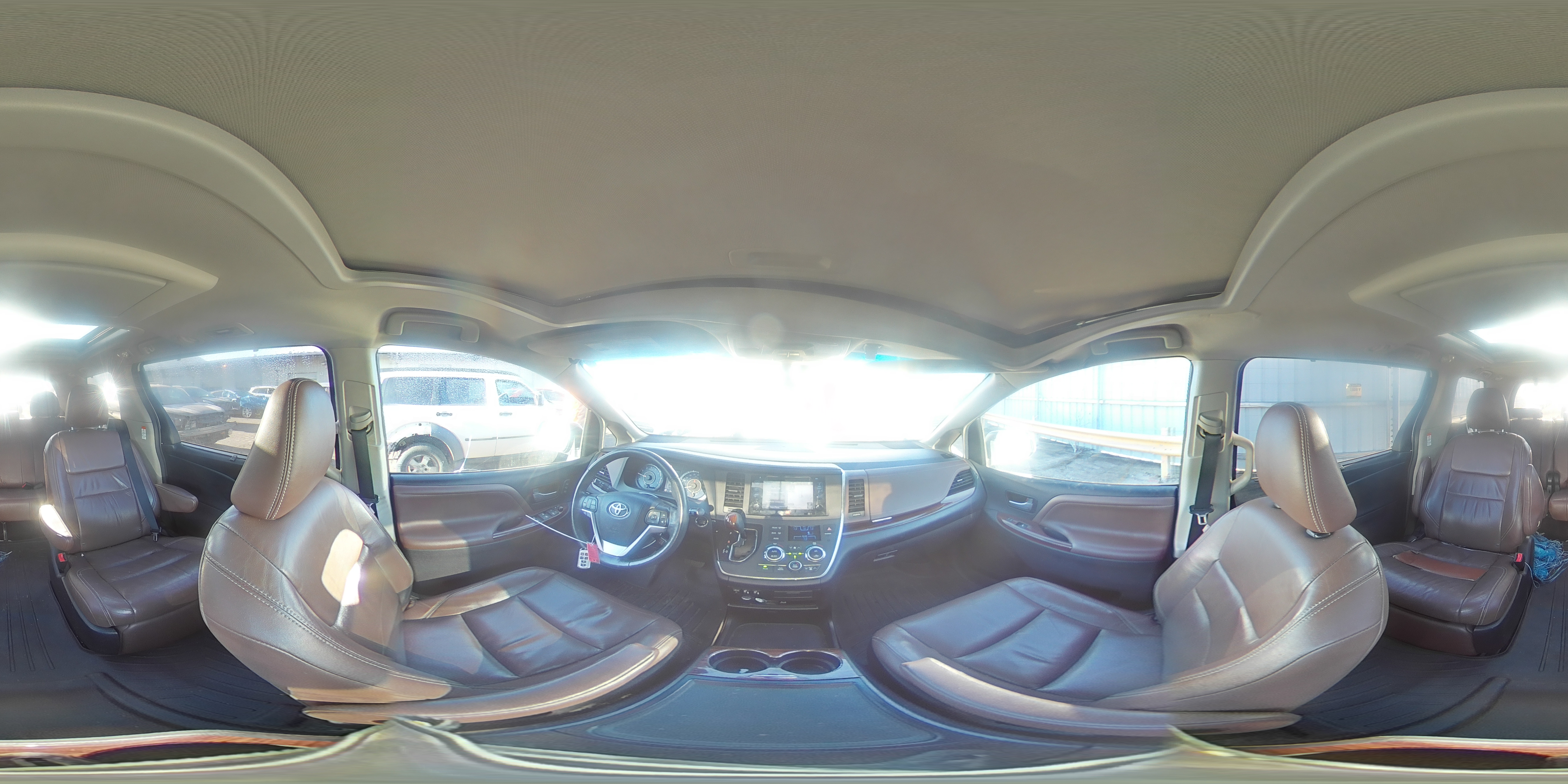 2016 Toyota Sienna - Image 13