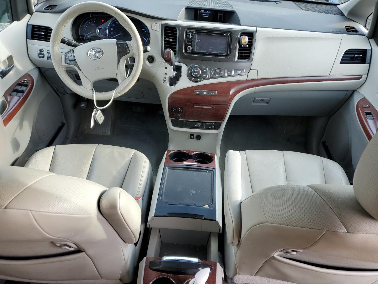 2014 Toyota Sienna - Image 8