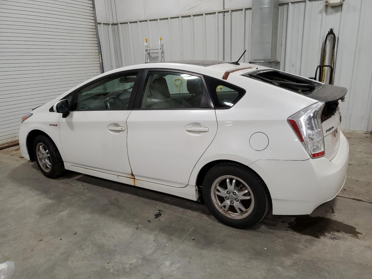 2010 Toyota Prius - Image 2