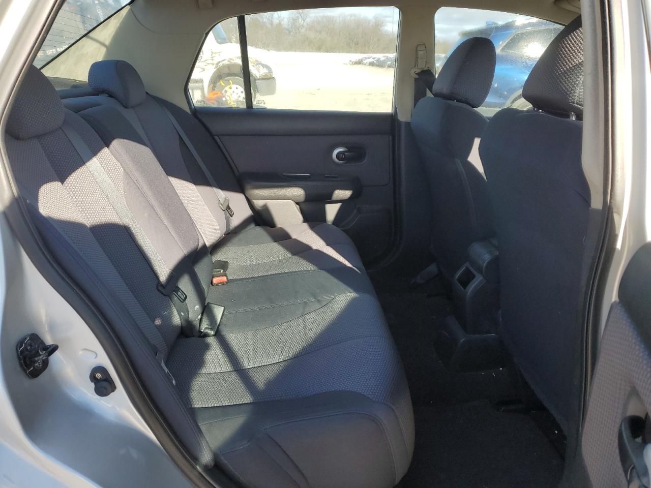 2009 Nissan Versa - Image 10