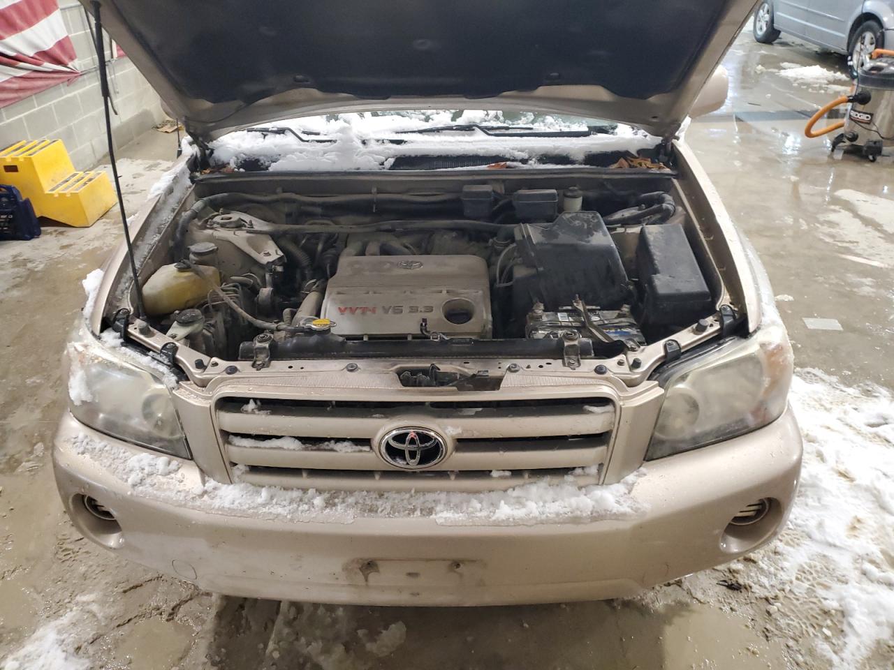 2004 Toyota Highlander - Image 12