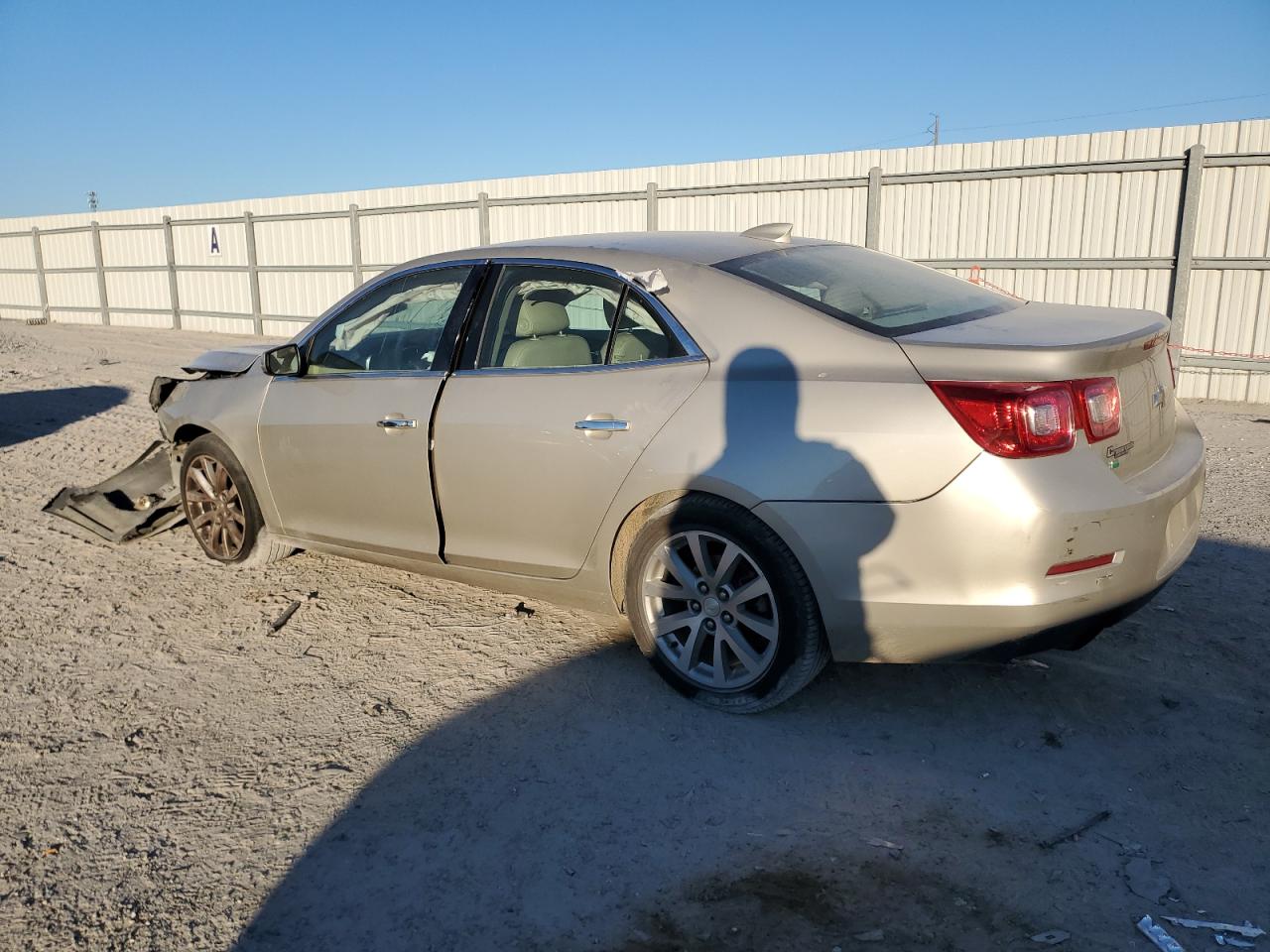 VIN 1G11E5SA1GF110015 2016 CHEVROLET MALIBU no.2