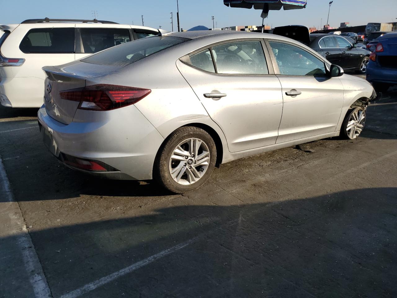 2020 Hyundai Elantra - Image 3