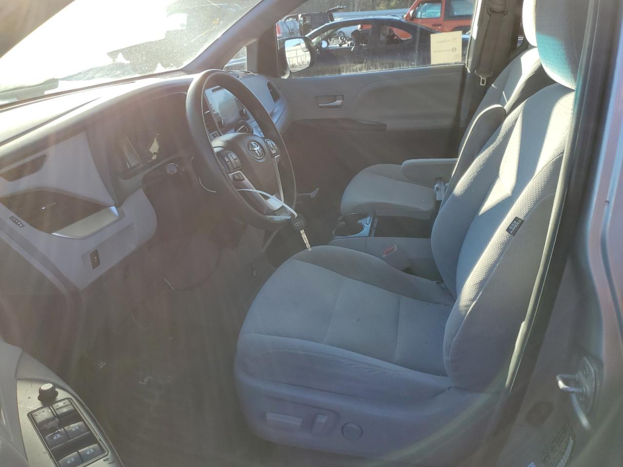 2015 Toyota Sienna - Image 7