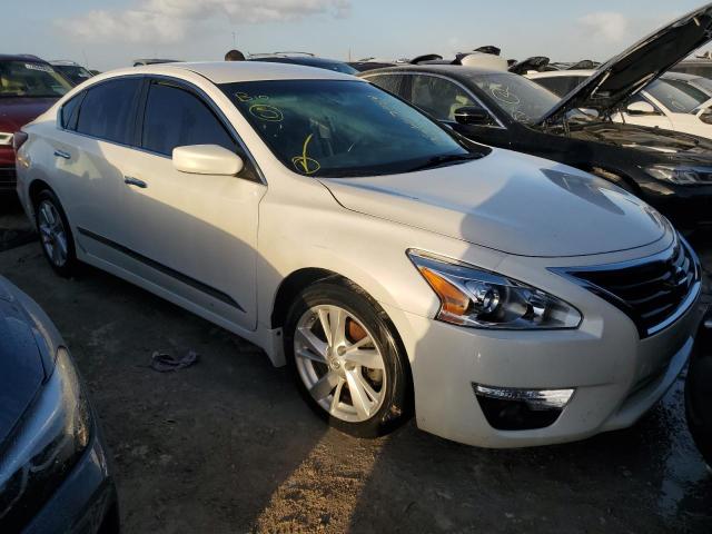 Sedans NISSAN ALTIMA 2015 Srebrny