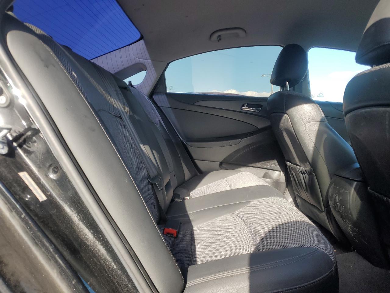 2011 Hyundai Sonata - Image 10