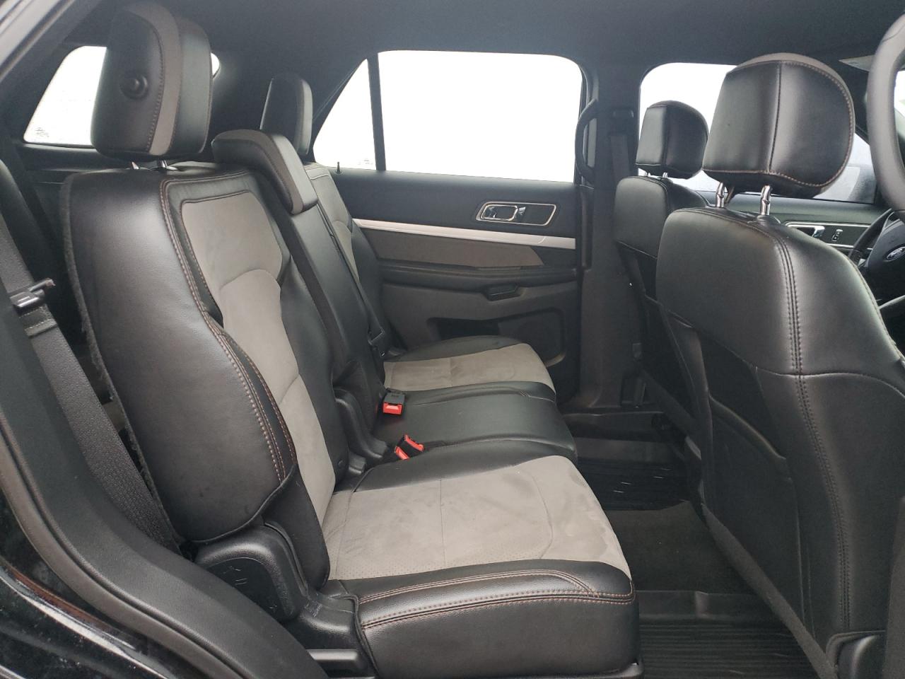 2017 Ford Explorer - Image 11