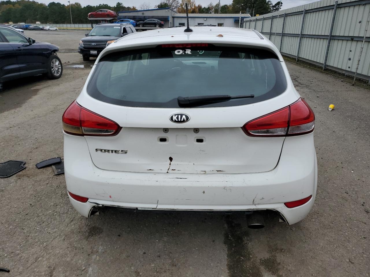 VIN KNAFK5A89J5774125 2018 KIA FORTE no.6