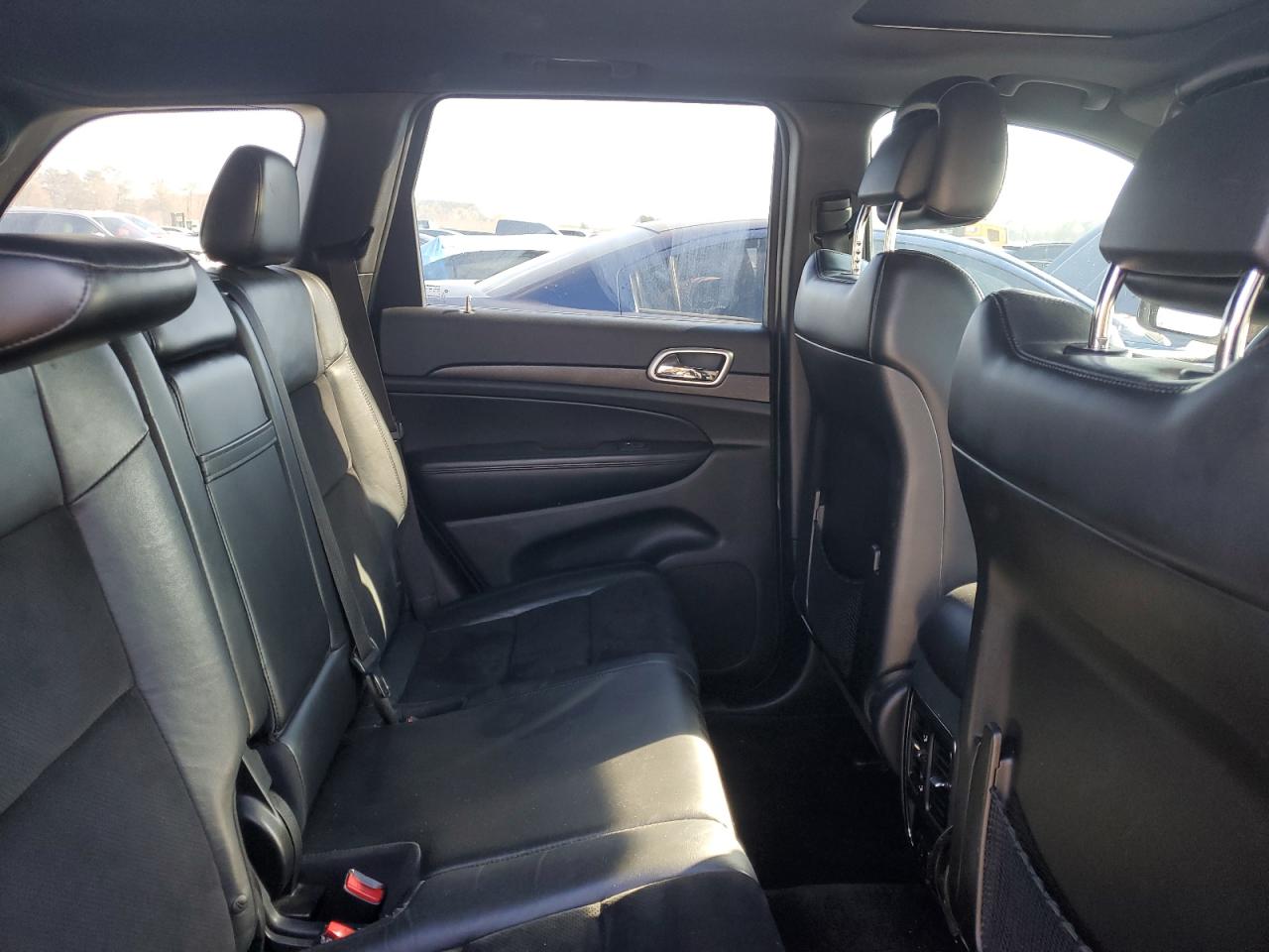 2015 Jeep Grand Cherokee - Image 10