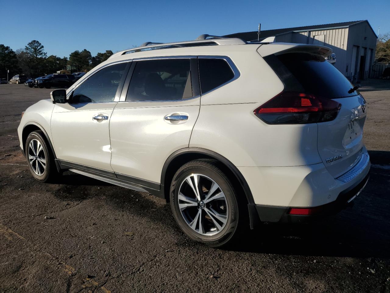 2019 Nissan Rogue - Image 2