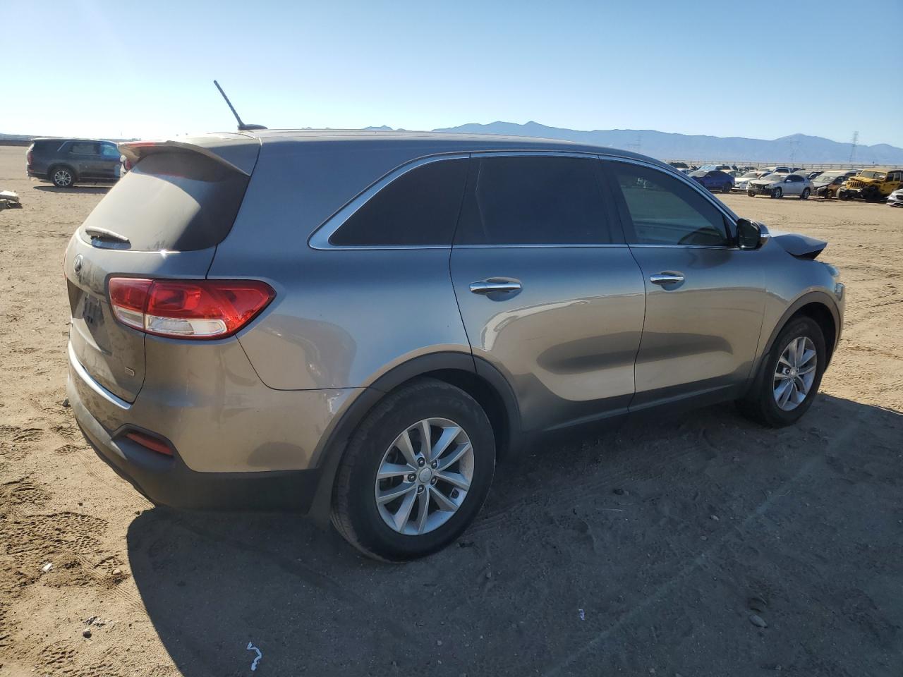 VIN 5XYPG4A38GG186515 2016 KIA SORENTO no.3