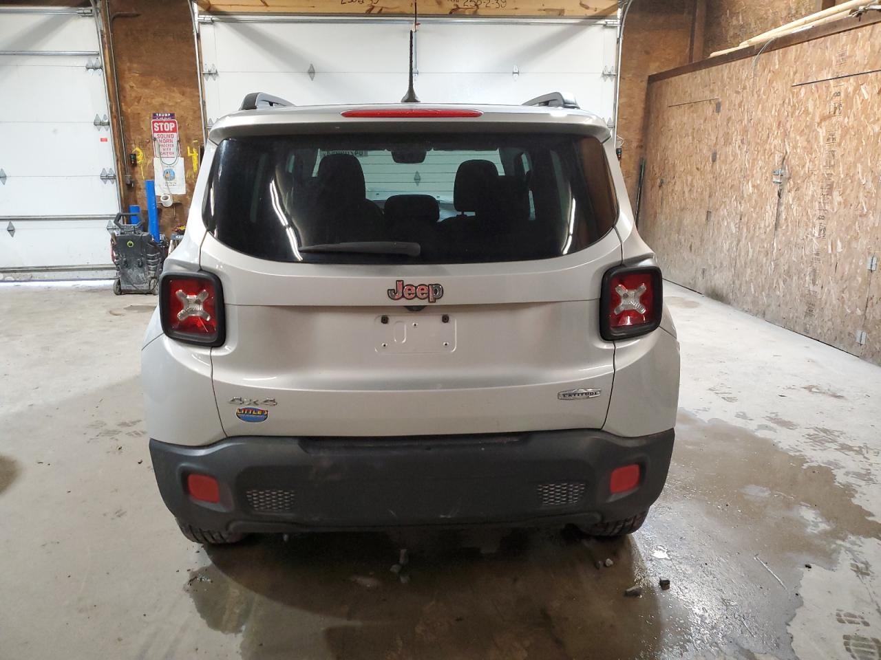 VIN ZACCJBBT9GPD84779 2016 JEEP RENEGADE no.6