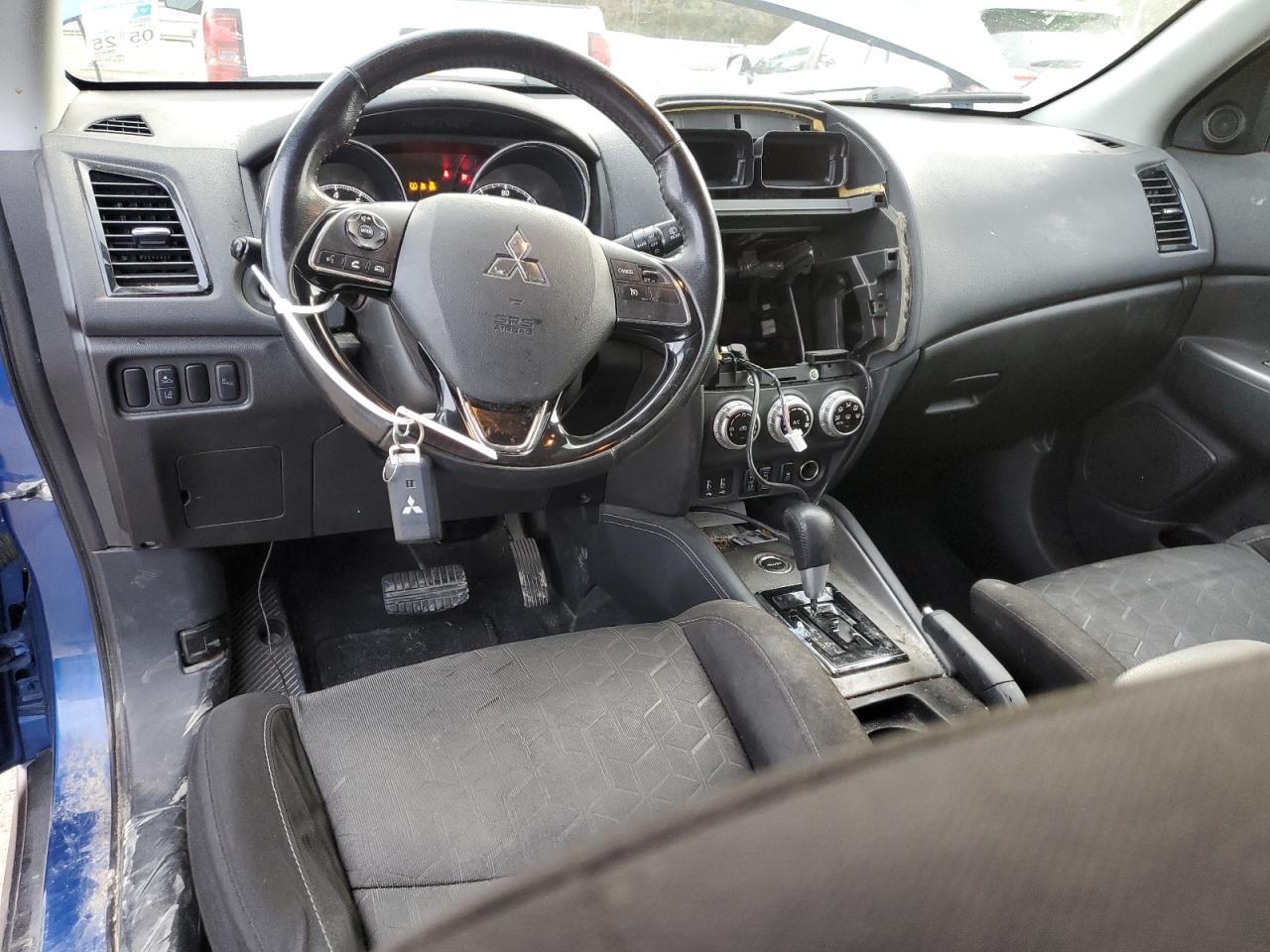 2020 Mitsubishi Outlander - Image 8