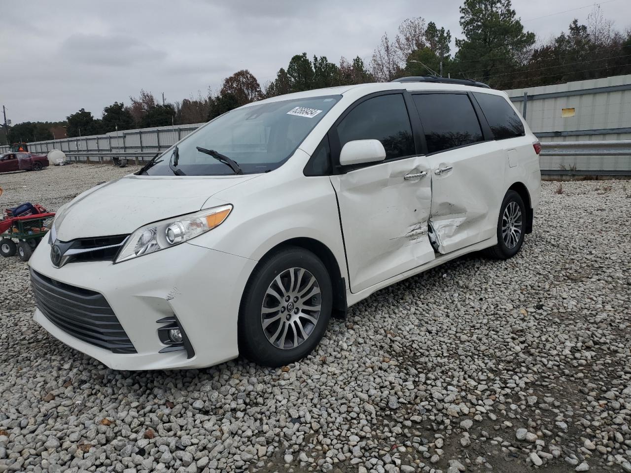 2018 Toyota Sienna - Image 1