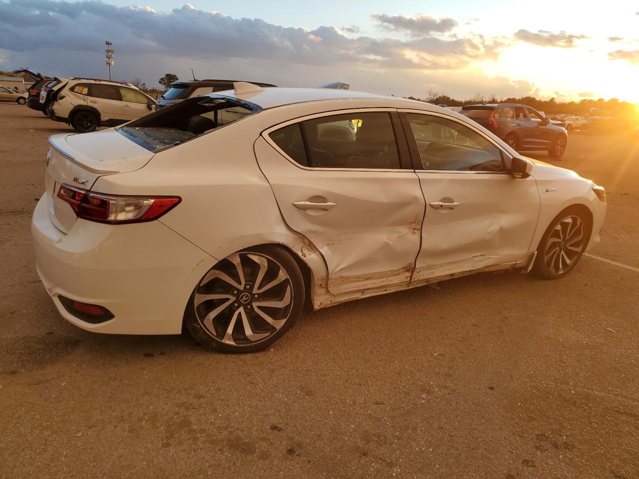 VIN 19UDE2F8XJA005196 2018 ACURA ILX no.3