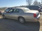 2005 Lincoln Town Car Signature Limited zu verkaufen in Wichita, KS - Front End