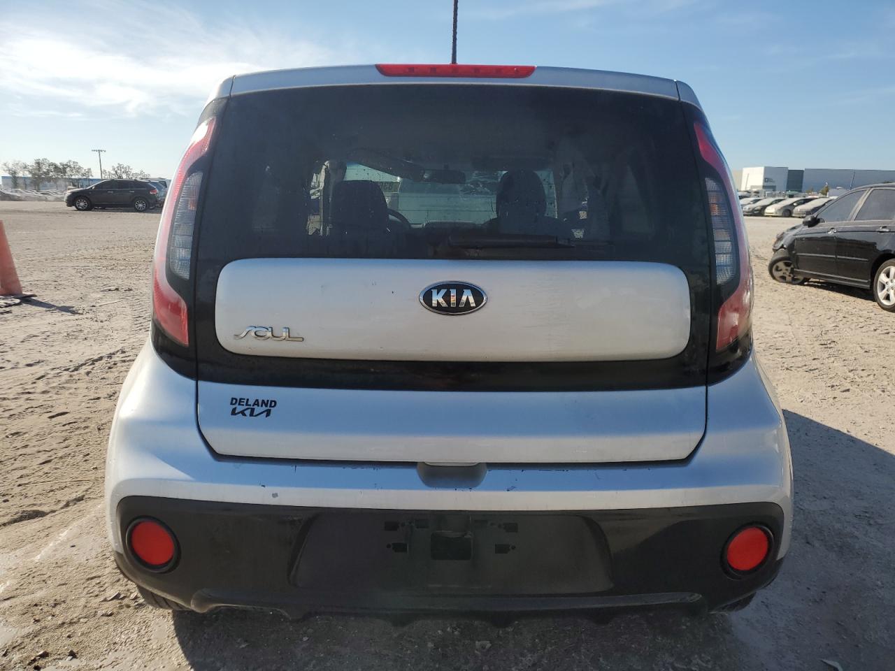 VIN KNDJN2A28H7467784 2017 KIA SOUL no.6