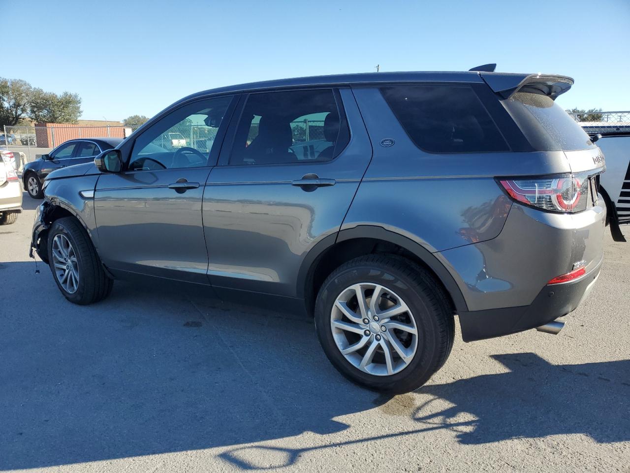 2019 Land Rover Discovery - Image 2