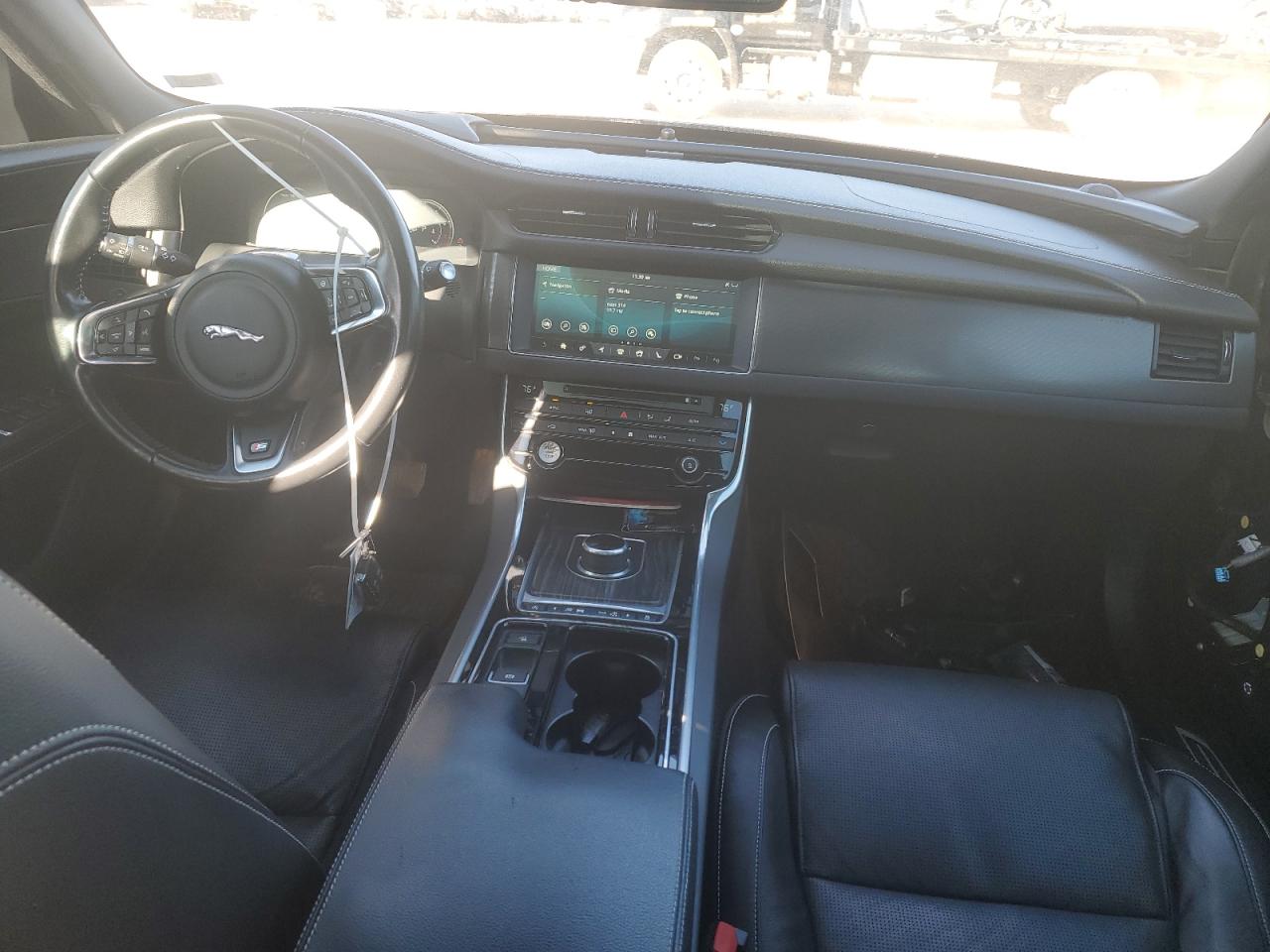 2017 Jaguar XF - Image 8