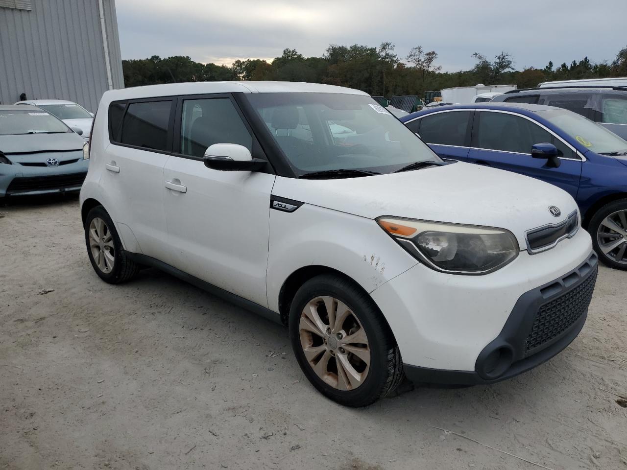 VIN KNDJP3A5XE7061639 2014 KIA SOUL no.4