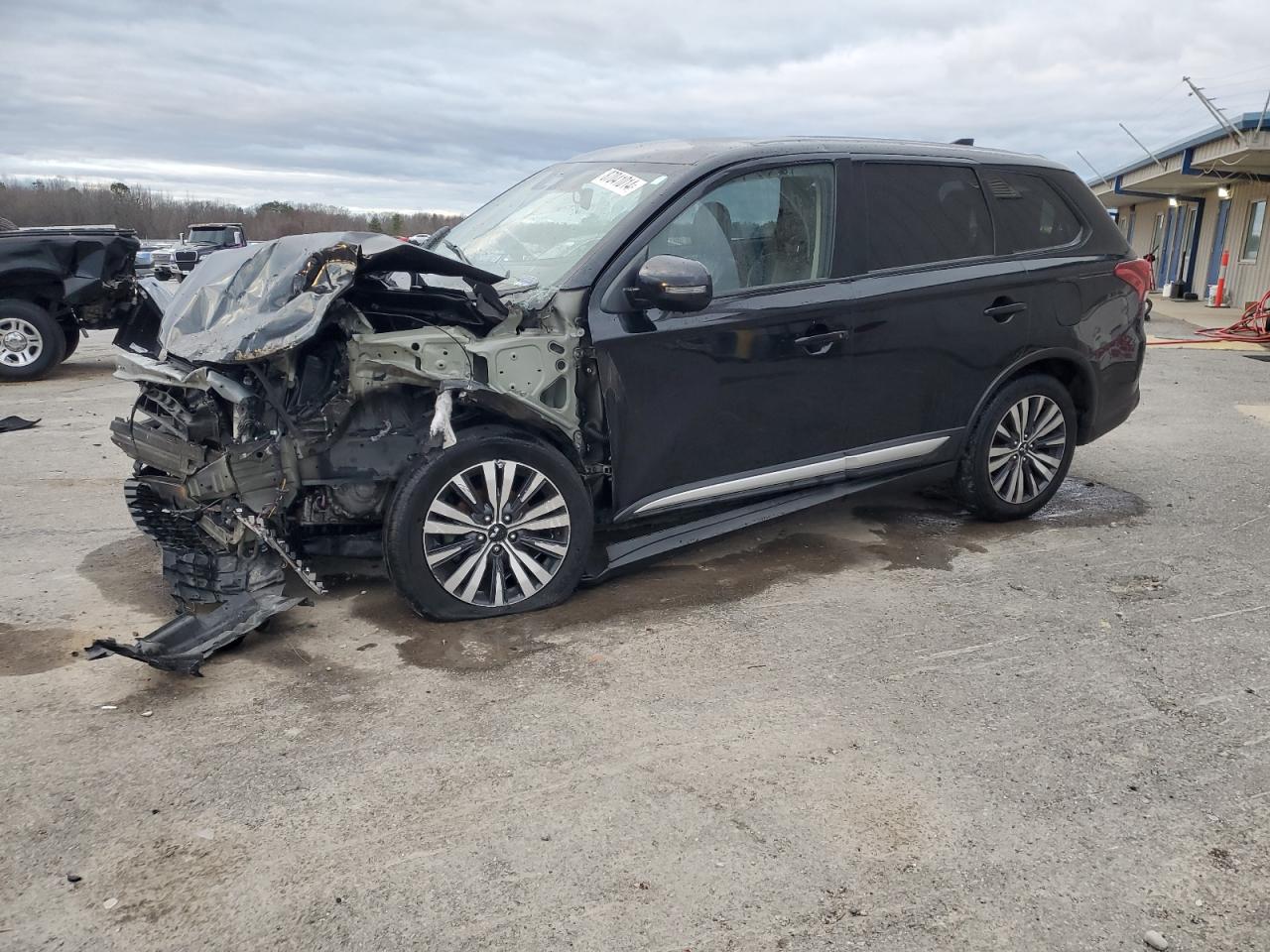 2020 Mitsubishi Outlander - Image 1